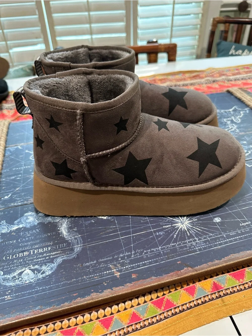Steve Madden “Chels” Charcoal Star Suede Platform Boots – Size 8